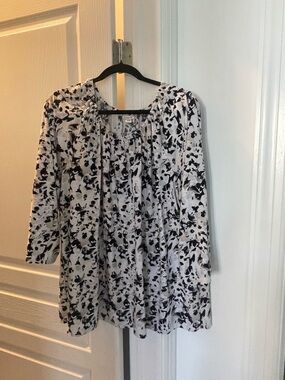 Croft & Barrow Black and White Floral Print 2X Top